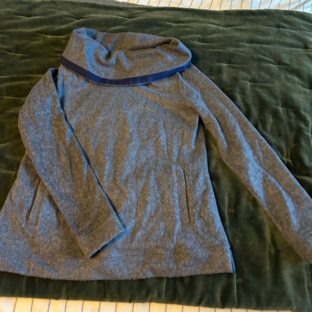 Vineyard Vines Pullover cowl neck